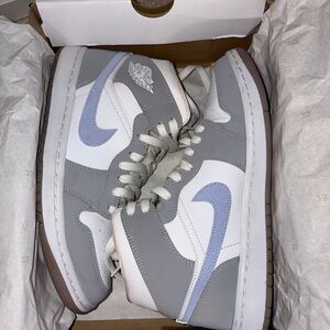 Jordan 1 Mid Wolf Grey Aluminum
